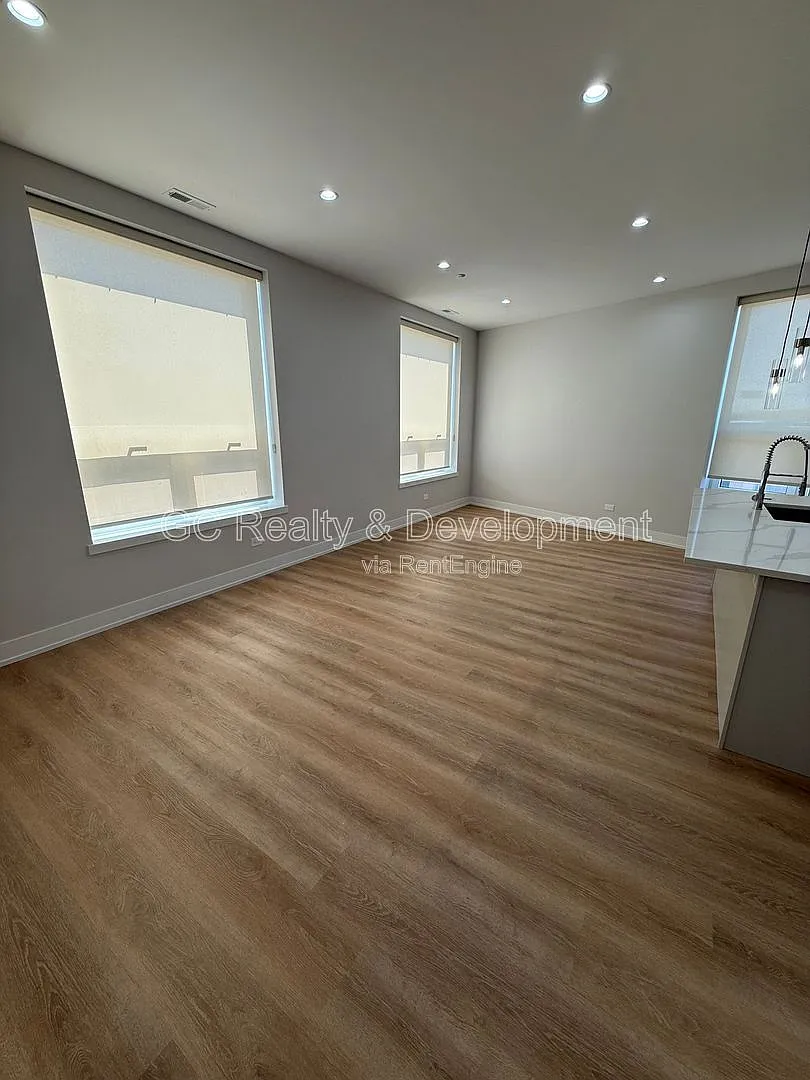 2 bed, 2.0 bath, 1055 sqft, $2,700 — Photo 4