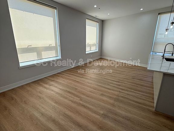 4th image of 5071 N Northwest Hwy #203
