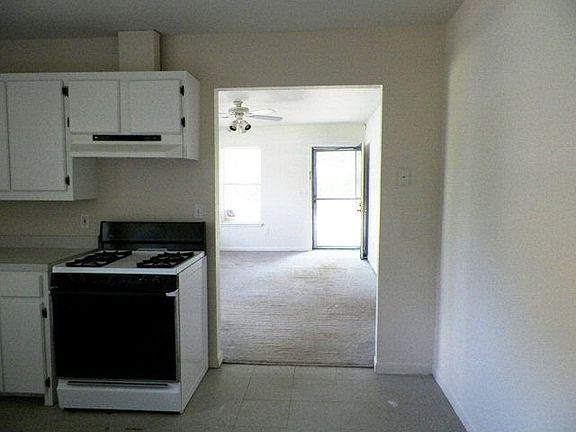 5th image of 115 W Carolina St