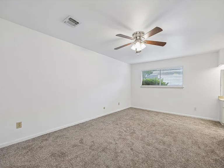 11926 Waldemar Dr — Photo 17