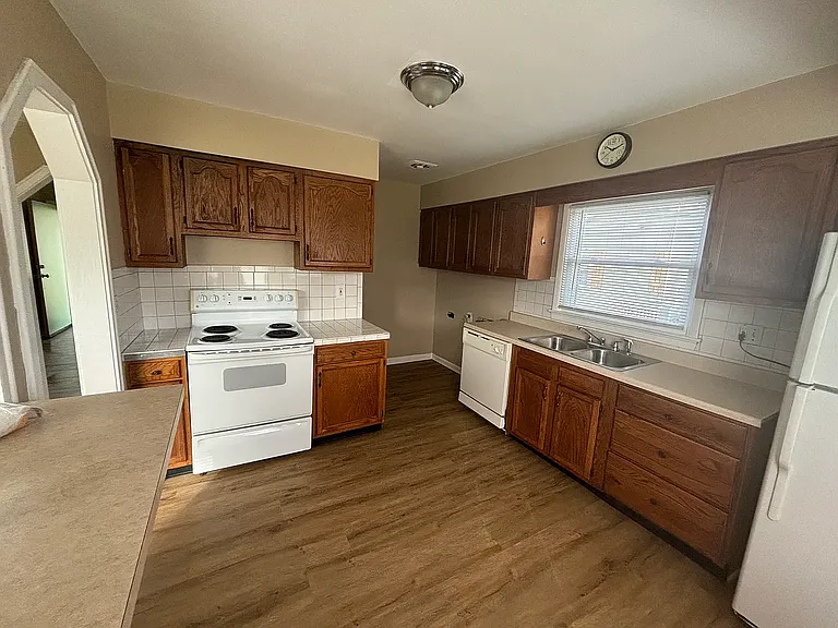 1807 Ashmoor Ln — Photo 11