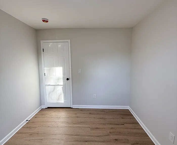 40 Eisenhower Dr — Photo 27
