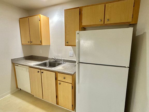 3rd image of 3410-3414 SE 143rd Ave #2