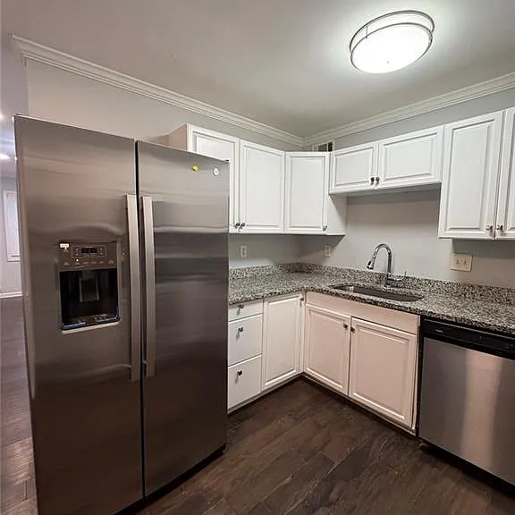 777 Jordan Ln #G1 — Photo 6