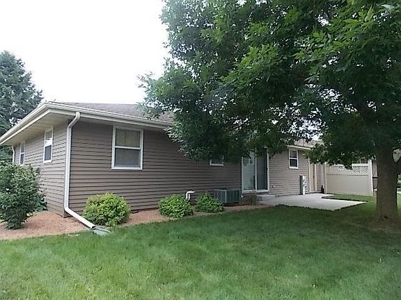 3rd image of 205-207 Lyndhurst Dr