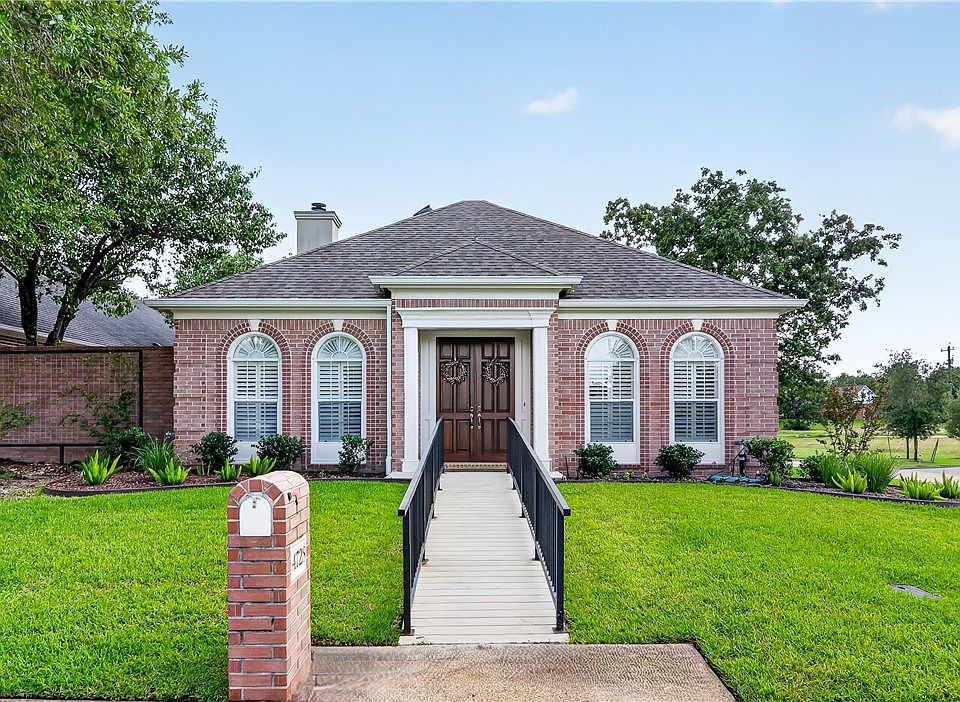 1st image of 4728 Stonebriar Cir