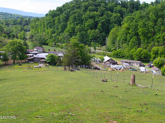 4th image of 212 Belle Brook Rd