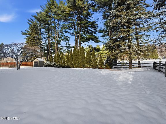 3rd image of 4944 Hunters Green Dr