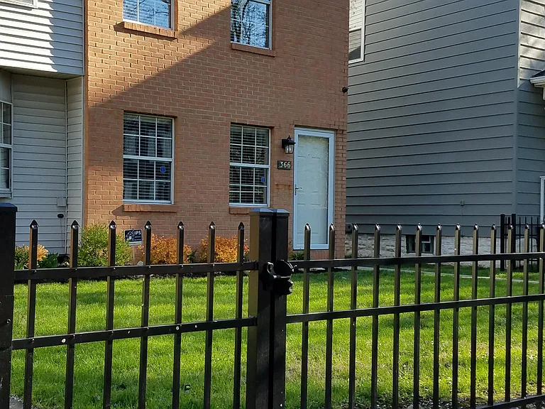 366 E Mithoff St — Photo 33