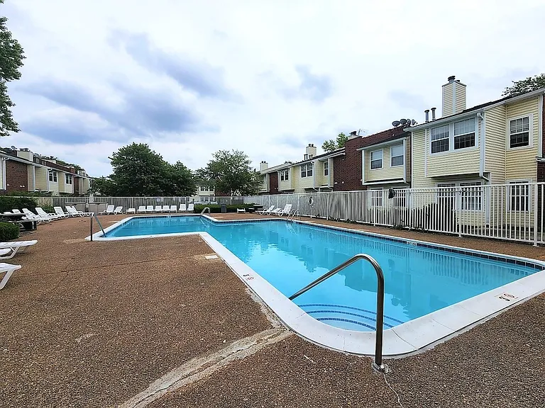 1301 Wyndham Dr — Photo 14