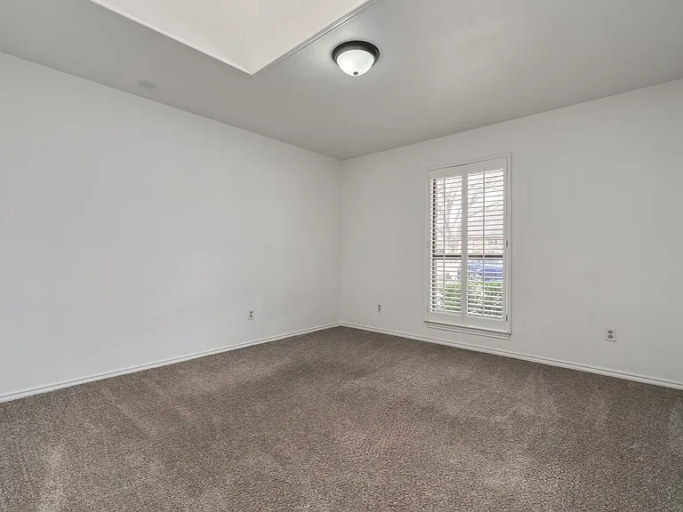 9922 Hickory Xing — Photo 33
