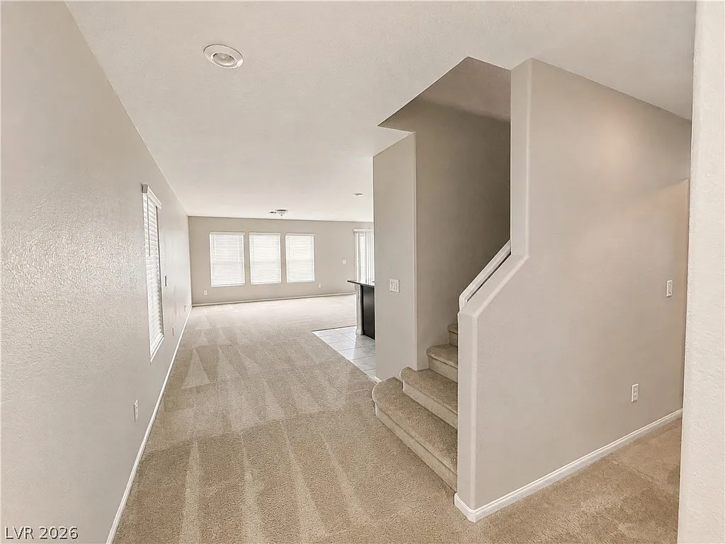 5 bed, 3.0 bath, 2462 sqft, $2,400 — Photo 4