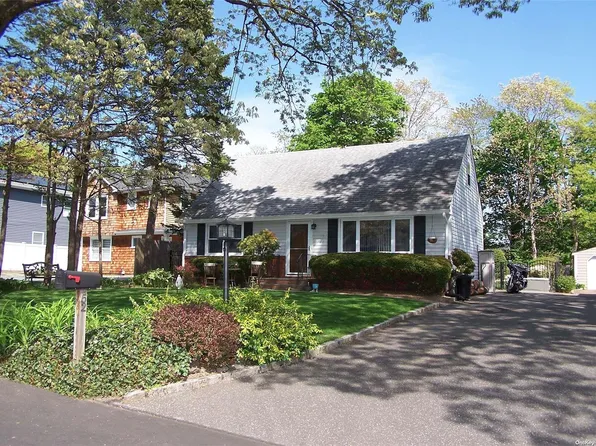 52 Shady Lane, Huntington, NY 11743