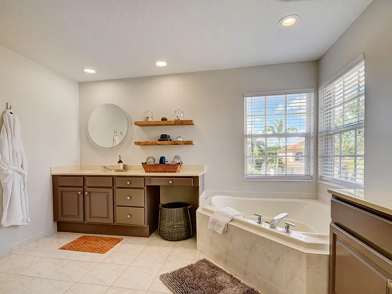 4006 Bahia Isle Cir — Photo 15