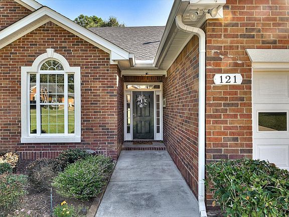 2nd image of 121 Bainbridge Dr