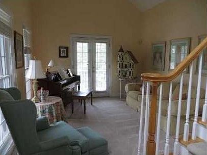 5th image of 210 Jeffrey Dr