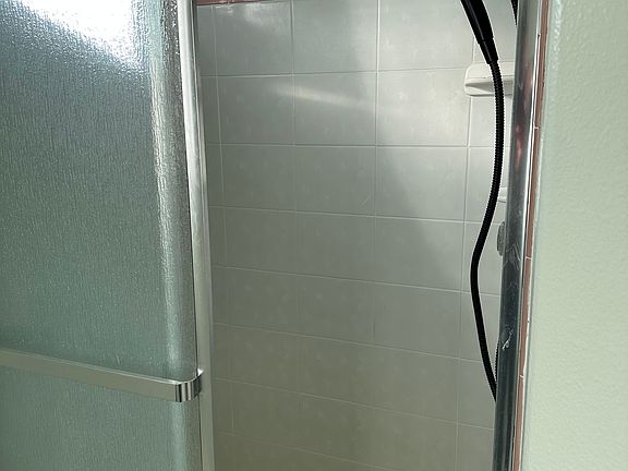 3rd image of 406 Octopus Ave NE