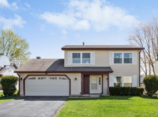 637 Bluff St, Carol Stream, IL 60188