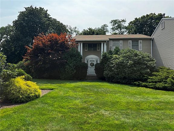 2nd image of 20 Hanley Farm Rd