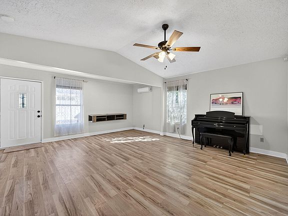 5th image of 2500 Stallion Loop SE