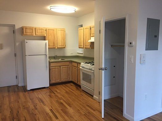 3rd image of 70 E 127th St #3AA