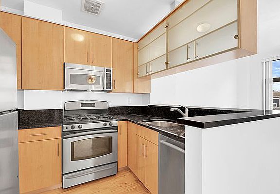 4th image of 227 E 111th St APT 3B