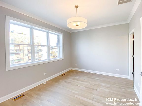 5th image of 3320 N Kenmore Ave #3S