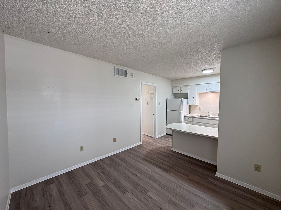 1st image of 3104 Stoneway Dr Suite 206