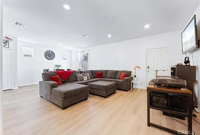 16 Ivey Ln — Photo 6
