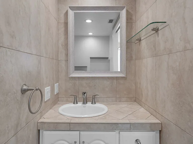479 Calle Cadiz #B — Photo 21