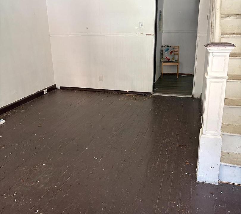 2nd image of 814 E Thayer St