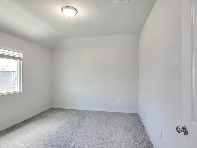 15107 Forum Ave — Photo 16