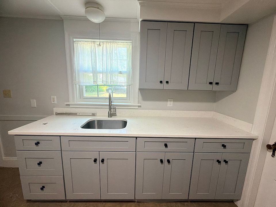 1st image of 457 Main St APT 3