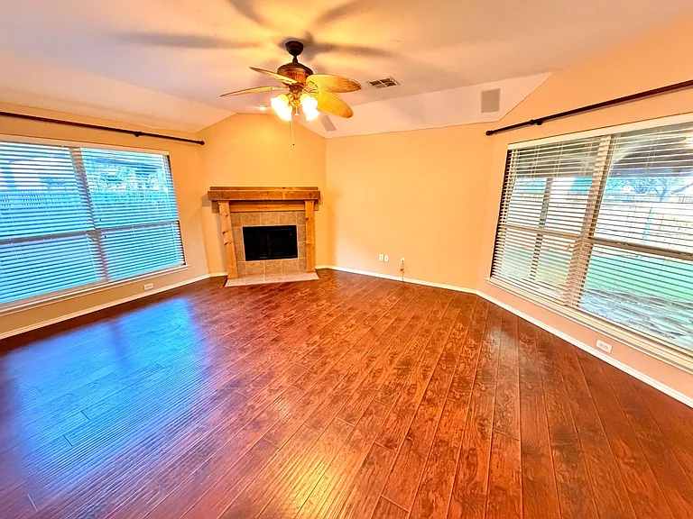 1413 Lacewing Dr — Photo 6