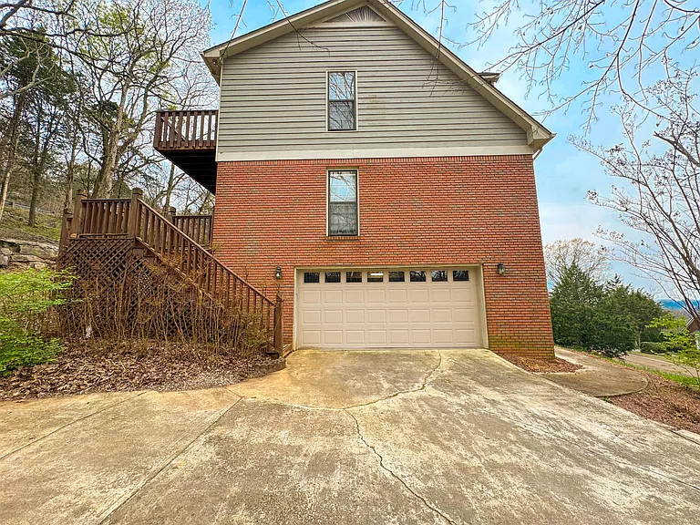 7595 Foxfire Dr SE — Photo 3