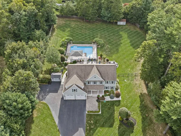 10 Split Rail Ln, Halifax, MA 02338