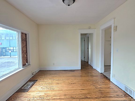 5th image of 414 Lisbon Ave Floor 1