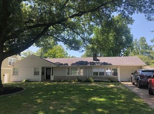 218 Timbercrest Rd, Saint Louis, MO 63122