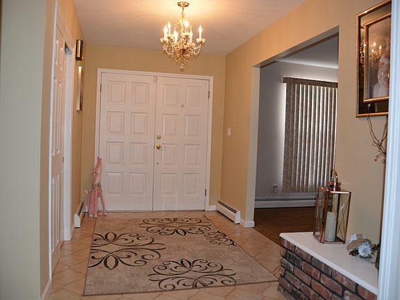 5th image of 70 Hastings Dr