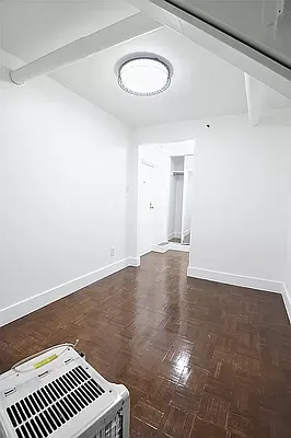 Rented by KNOCKKNOCK LLC | media 26