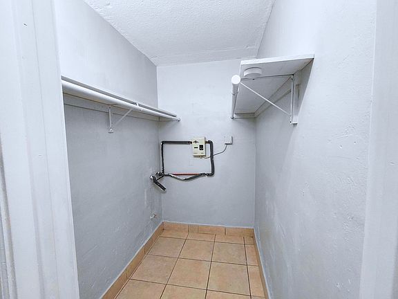 5th image of 100 NW 30th Ave #10