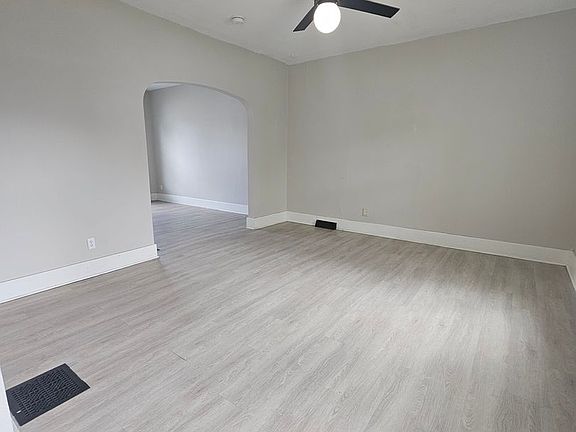 4th image of 1502 W Pleasant St #C7650795a