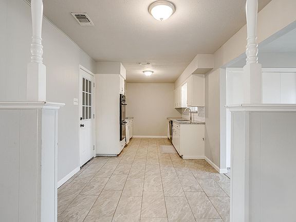4th image of 109 SE Dian St
