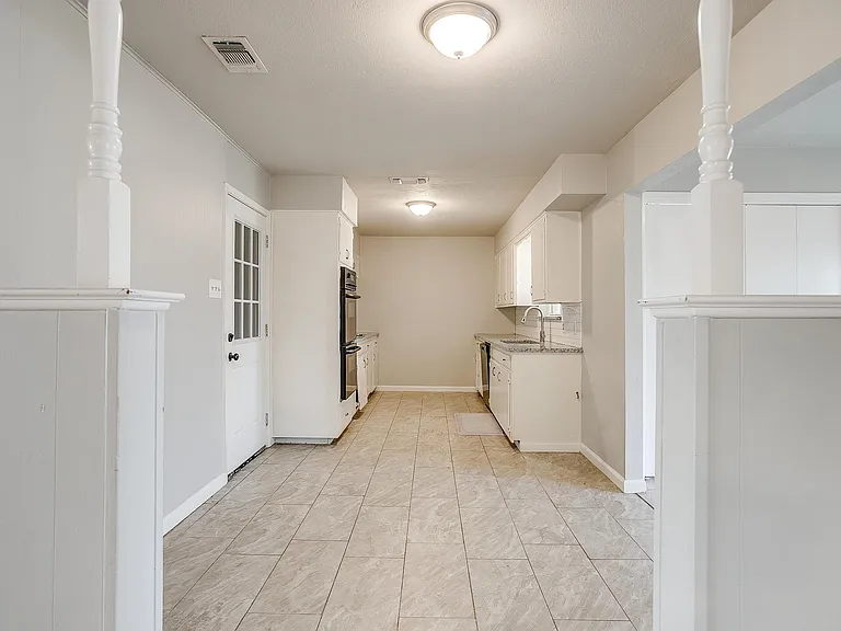 109 SE Dian St — Photo 4