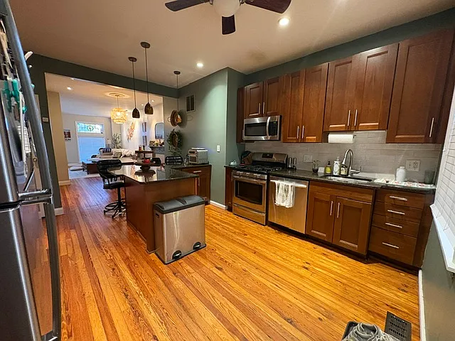 2 bed, 2.5 bath, 1540 sqft, $2,700 — Photo 2