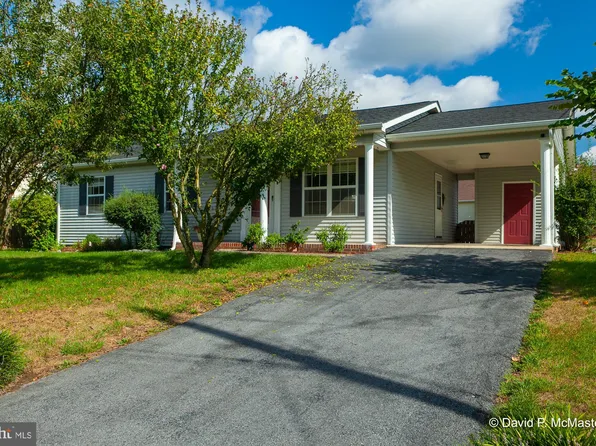 25 Hemmingway Ln, Martinsburg, WV 25405