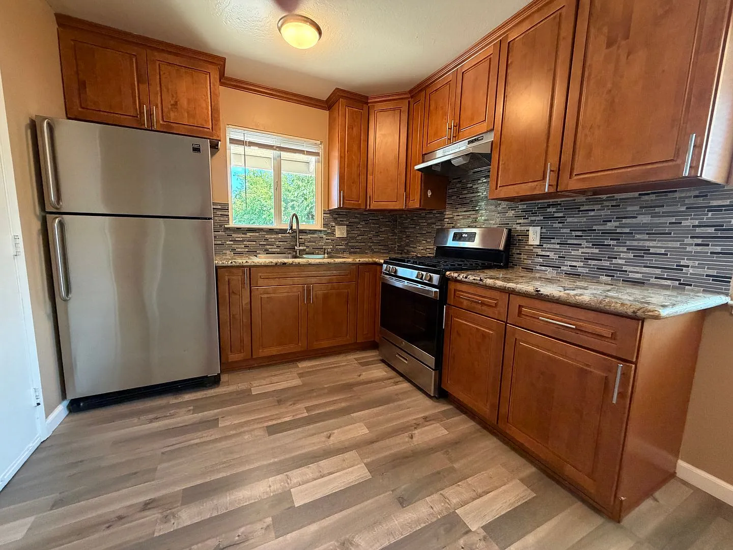 Updated 2 bedroom duplex near hospital — Photo 1