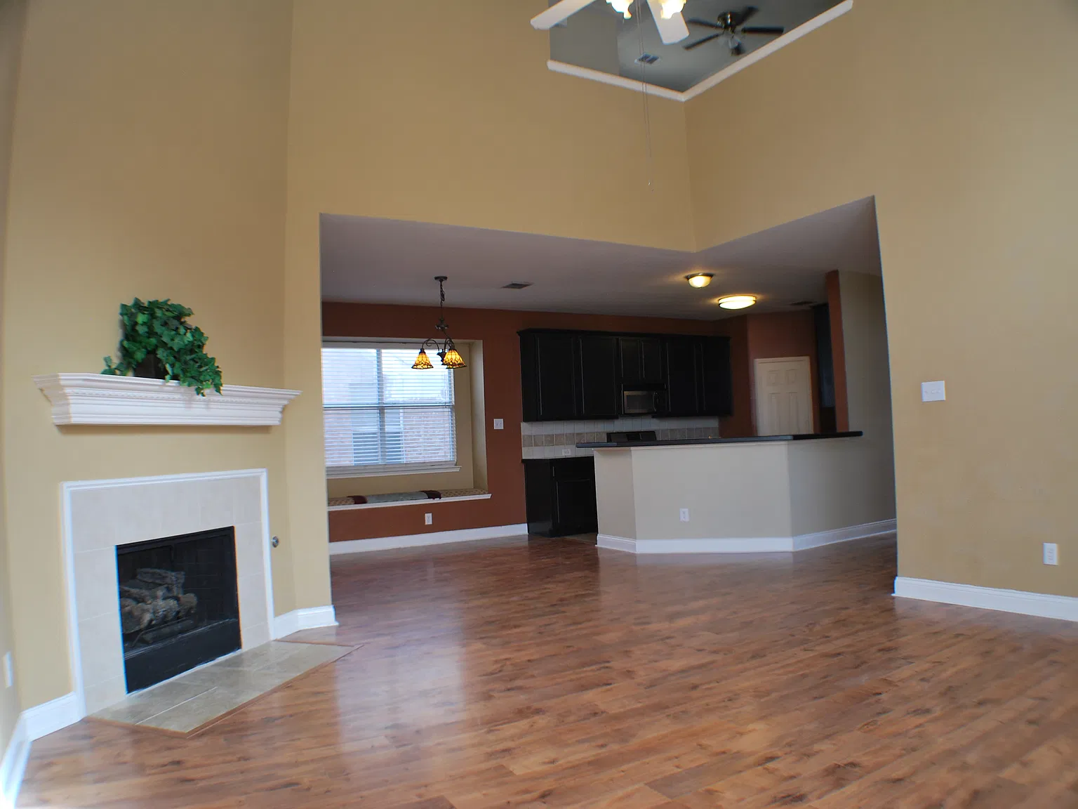 4 bed, 2.5 bath, 2479 sqft, $2,700 — Photo 4