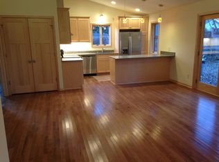 39 Grove St, Saint Paul, MN 55115