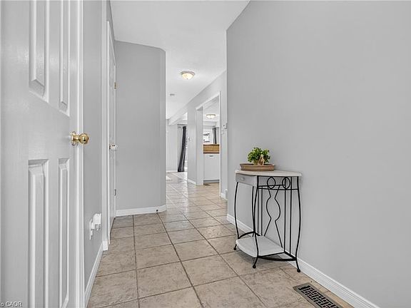 5th image of 12 Ferncliffe St